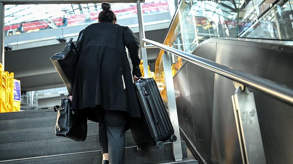 Schwere Lasten werden getragen - ohne Rolltreppe.