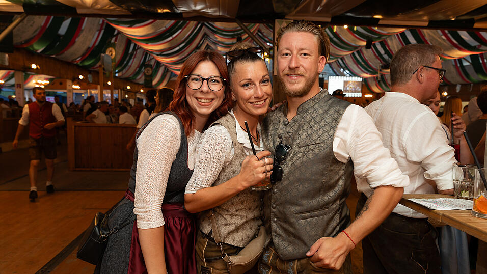 Die Partybilder vom Mittwoch, 14. August 2024, aus dem Festzelt Weckmann. Die Partybilder vom Mittwoch, 14. August 2024, aus dem Festzelt Weckmann.