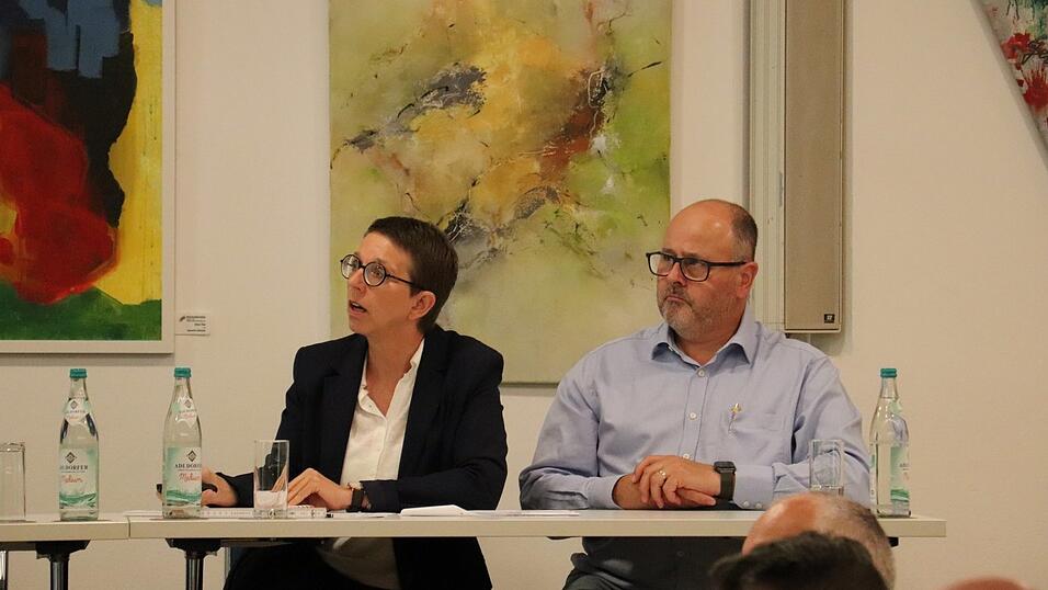 Architektin Christine Ott stellte die Planung vor.