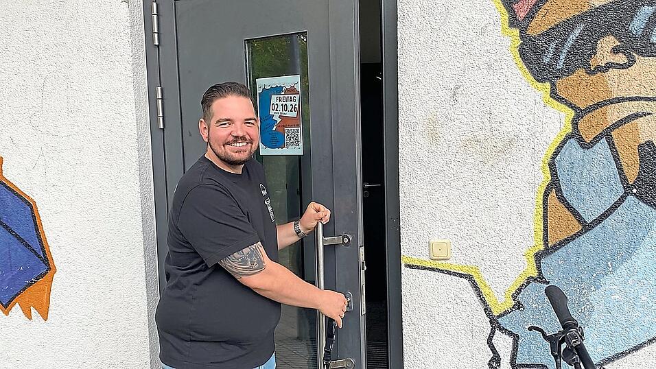 Die Tür zum Jugendtreff ist wieder offen, Alexander Braun ist der neue Stadtjugendpfleger. Die Tür zum Jugendtreff ist wieder offen, Alexander Braun ist der neue Stadtjugendpfleger.