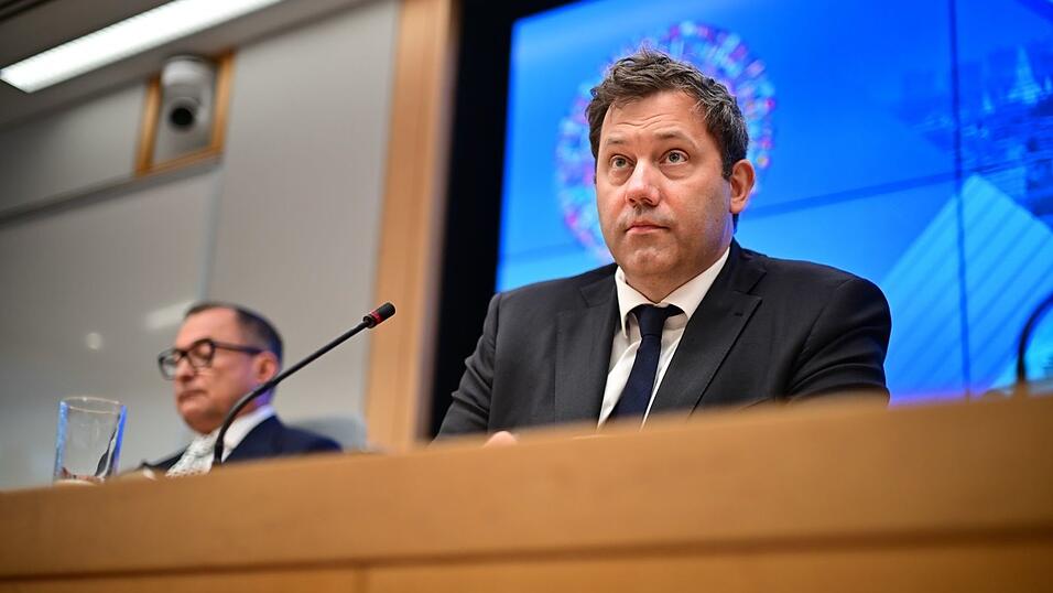 Finanzminister Klingbeil sieht massive Auswirkungen des Iran-Kriegs auf das Wachstum in Deutschand. Finanzminister Klingbeil sieht massive Auswirkungen des Iran-Kriegs auf das Wachstum in Deutschand.