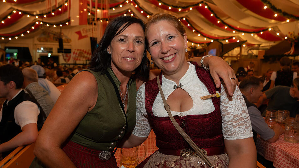 Die Partybilder vom Freitag, 18. August 2023, aus dem Festzelt Greindl. Die Partybilder vom Freitag, 18. August 2023, aus dem Festzelt Greindl.