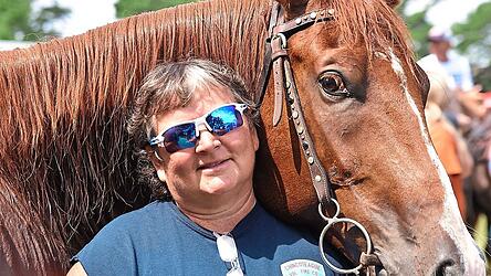 Chincoteague-Feuerwehrfrau und 'Saltwater-Cowgirl' Denise Bowden