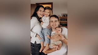 Monika und Peter Kuen mit ihren Kindern Theresa und Maximilian. Monika und Peter Kuen mit ihren Kindern Theresa und Maximilian.