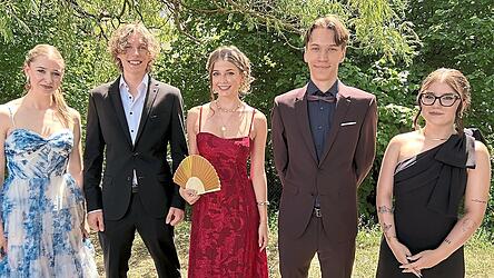Franziska Meierloh (von links), Maximilian Mayer (beide 1,1), Victoria-Sophie Trestl, Jakob Paringer (beide 1,0) und Mona Ternes (1,1) freuten sich &uuml;ber ihr sehr erfolgreiches Abschneiden.