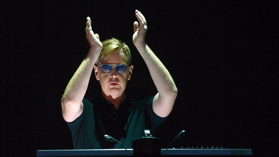 Andy Fletcher, Mitglied der britischen Synthie-Pop-Band Depeche Mode, ist im Alter von 60 Jahren gestorben.