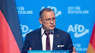 Chrupalla als AfD-Co-Chef wiedergewählt. Chrupalla als AfD-Co-Chef wiedergewählt.
