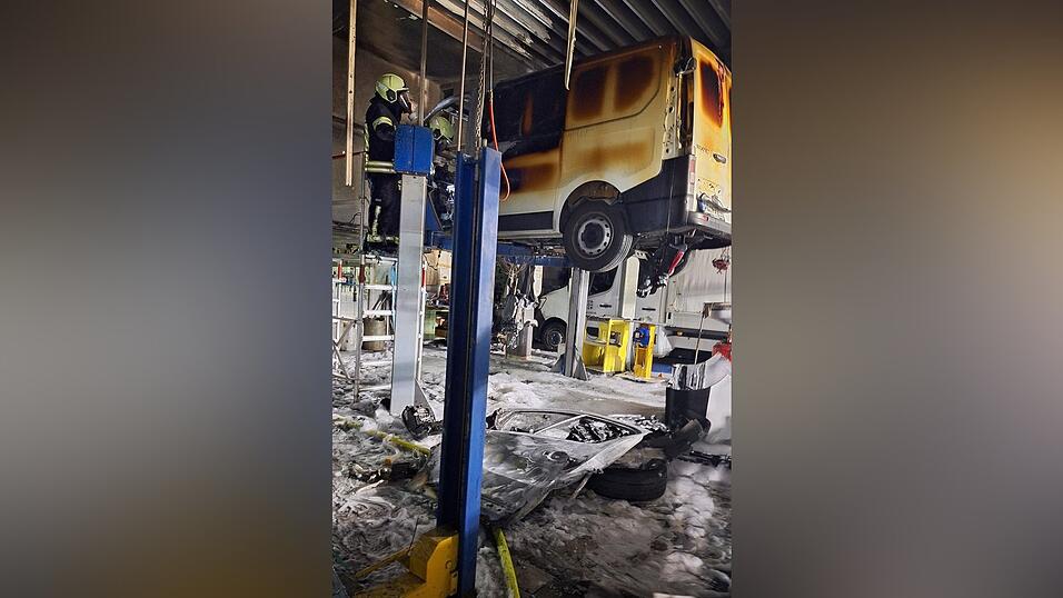 Bilder vom Einsatz in der Chamer Stra&szlig;e