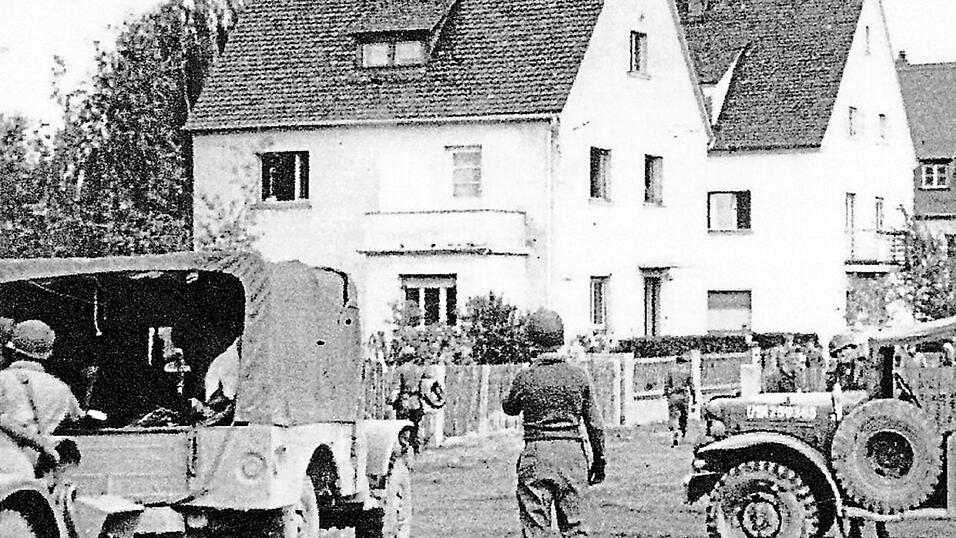 Ein seltenes Fotodokument zeigt die US-Truppen bei ihrem Einmarsch in Mainburg, wo Ende April vor 80 Jahren der Zweite Weltkrieg zu Ende geht.