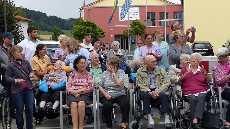 Hautnah dabei: Die Heimbewohner von St. Raphael.