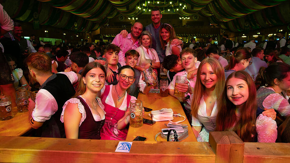 Die Partybilder vom Samstag, 16. August, aus dem Festzelt Weckmann. Die Partybilder vom Samstag, 16. August, aus dem Festzelt Weckmann.