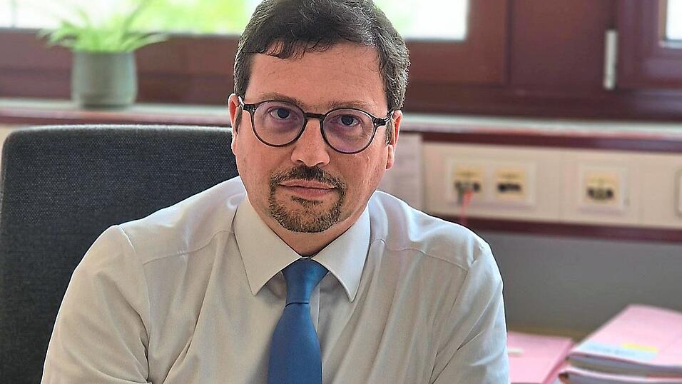 Oberstaatsanwalt Dr. Dominik Reither ist Abteilungsleiter der für Kinder- und Jugendpornografie zuständigen Abteilung IV bei der Staatsanwaltschaft Landshut Oberstaatsanwalt Dr. Dominik Reither ist Abteilungsleiter der für Kinder- und Jugendpornografie zuständigen Abteilung IV bei der Staatsanwaltschaft Landshut