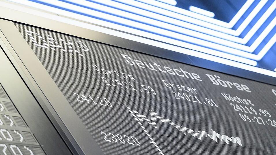 Viele Menschen legen Geld an der B&ouml;rse an, besonders beliebt: b&ouml;rsengehandelte Indexfonds, sogenannte ETFs. (Symbolbild)