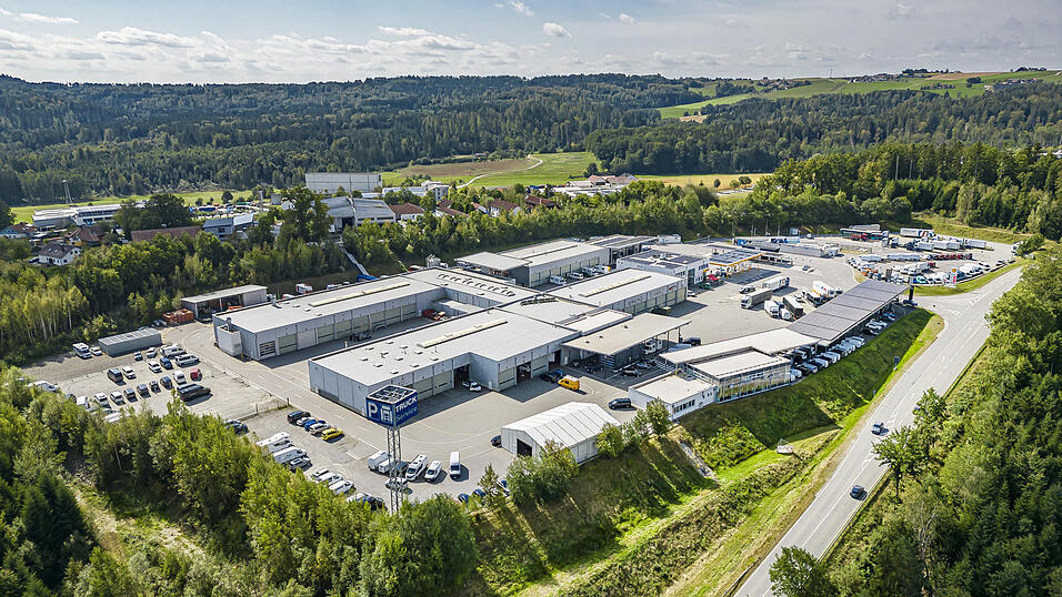 Der Standort Passau-Sperrwies des Autohändlers Josef Paul ist verkauft worden. Ab April ist der Standort ein Nutzfahrzeugzentrum von Daimler Truck. Der Standort Passau-Sperrwies des Autohändlers Josef Paul ist verkauft worden. Ab April ist der Standort ein Nutzfahrzeugzentrum von Daimler Truck.