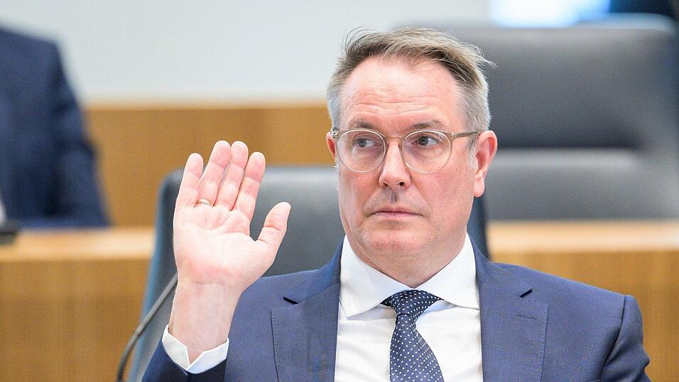 Der Ministerpr&auml;sident von Rheinland-Pfalz, Schweitzer (SPD), spricht von einem Warnschuss.