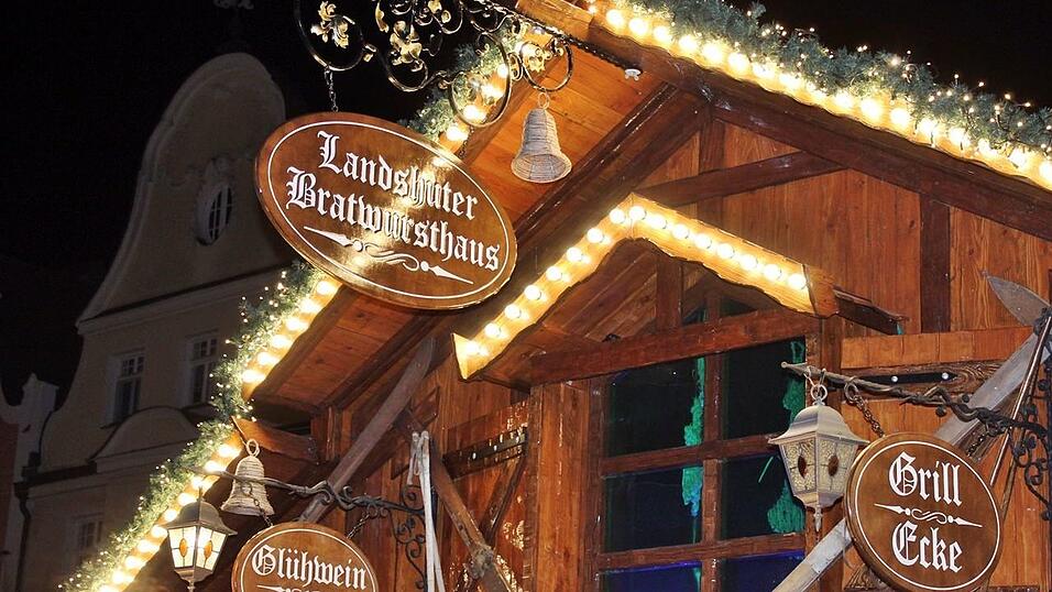 Der Christkindlmarkt und die Weihnachtspyramide geh&ouml;ren in der Adventszeit zu den beliebtesten Treffpunkten in Landshut.