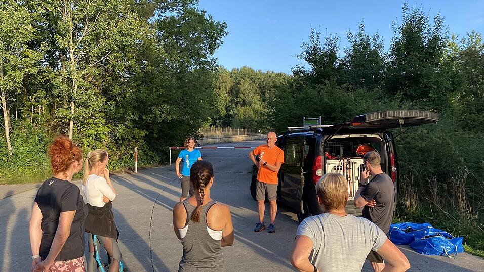 Mehula bietet Anfängertreffen für Interessierte an. Der Vorsitzende Bertram Guibert gibt Tipps zu Ausrüstung, Regeln, Sicherheit, Kommandos und Training. Mehula bietet Anfängertreffen für Interessierte an. Der Vorsitzende Bertram Guibert gibt Tipps zu Ausrüstung, Regeln, Sicherheit, Kommandos und Training.