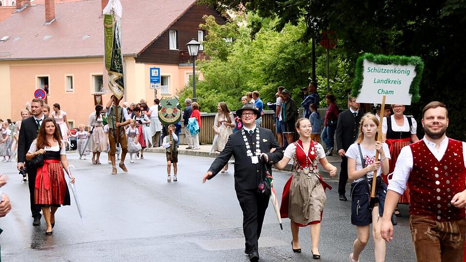 Die schönsten Augenblicke vom Auftakt des Drachenstichfestes am Samstagnachmittag in Furth im Wald. Die schönsten Augenblicke vom Auftakt des Drachenstichfestes am Samstagnachmittag in Furth im Wald.