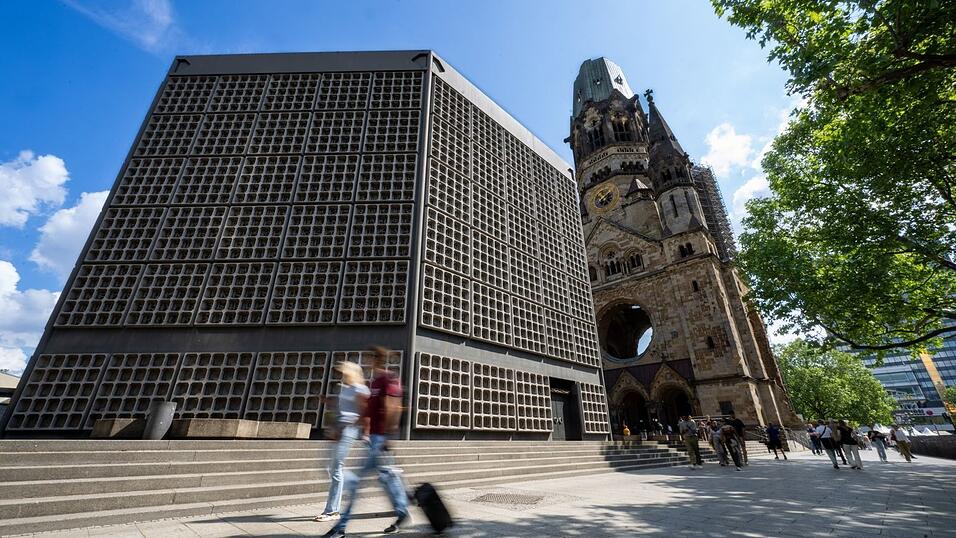 In Berlin gibt es viele Erinnerungen an die Geschichte, wie etwa hier an der Kaiser-Wilhelm-Gedächtniskirche in der City West in Charlottenburg. (Archivbild)