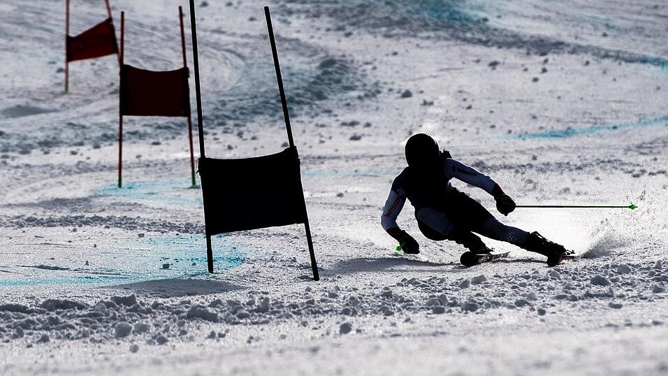 Im Ski-Weltcup wird es künftig nach einem Beschluss des Weltverbandes FIS Geschlechtertests geben. (Archivfoto) Im Ski-Weltcup wird es künftig nach einem Beschluss des Weltverbandes FIS Geschlechtertests geben. (Archivfoto)