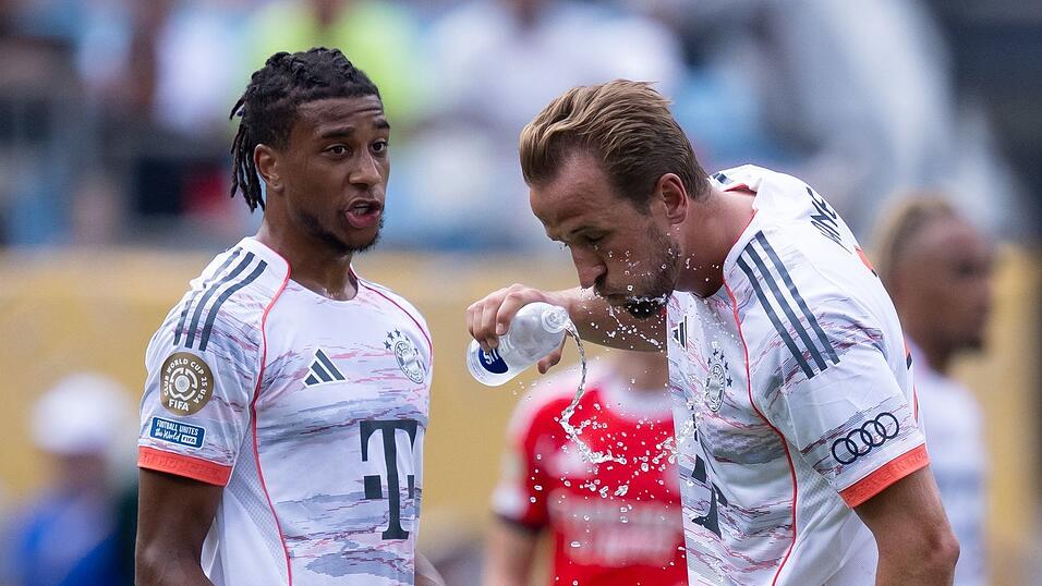 F&uuml;r die Spieler gibt es pro Halbzeit eine Trinkpause. (Archivbild)