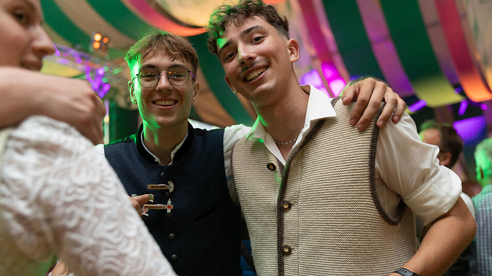 Die Partybilder vom Dienstag, 11. August, aus dem Festzelt Weckmann. Die Partybilder vom Dienstag, 11. August, aus dem Festzelt Weckmann.