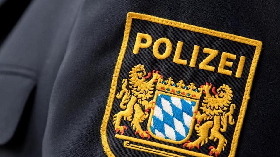 In einem zivilen Beruf wäre es mit dem Amtsgerichtsurteil und der Geldstrafe getan gewesen. Für einen Polizisten hat Tankbetrug viel weitreichendere Folgen: Es geht ihm an die Altersversorgung (Symbolbild). In einem zivilen Beruf wäre es mit dem Amtsgerichtsurteil und der Geldstrafe getan gewesen. Für einen Polizisten hat Tankbetrug viel weitreichendere Folgen: Es geht ihm an die Altersversorgung (Symbolbild).