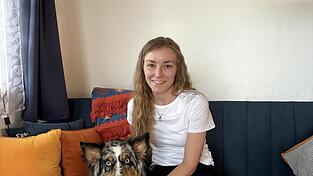 Veronika Traurig und ihre Fellnase Ruby sind startklar f&uuml;r den Amtsantritt am 1. Mai.