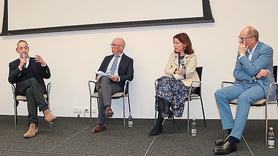 In der Diskussionsrunde (von links): Stefan Rehder, Professor Michael Nerlich, Cornelia Kaminski und Professor Nikolaus Knoepffler.