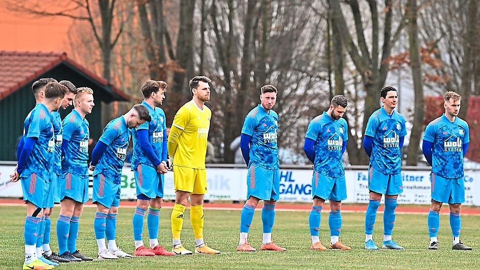 Ob die Mannschaft der Spvgg Osterhofen heute zum Heimspiel gegen Neukirchen antritt, ist nicht sicher. Die Spieler haben in dieser Woche nach einem Streit mit der Vorstandschaft das Training verweigert. Ob und welche Akteure heute auflaufen werden, muss sich erst zeigen. Ob die Mannschaft der Spvgg Osterhofen heute zum Heimspiel gegen Neukirchen antritt, ist nicht sicher. Die Spieler haben in dieser Woche nach einem Streit mit der Vorstandschaft das Training verweigert. Ob und welche Akteure heute auflaufen werden, muss sich erst zeigen.