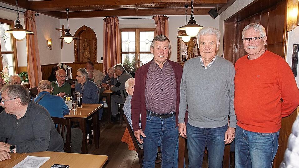 Von links: Martin Meindl, Sepp Wittmann und Hans Bemmerl vom Organisationsteam bei der j&uuml;ngsten Zusammenkunft des Stammtischs 'Ruhest&auml;ndler' beim Butz in W&ouml;rth.