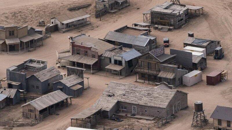 Diese Luftaufnahme zeigt die Bonanza Creek Ranch nach dem t&ouml;dlichen Schuss aus einer Requisitenwaffe auf die Chef-Kamerafrau am Set eines Westerns.