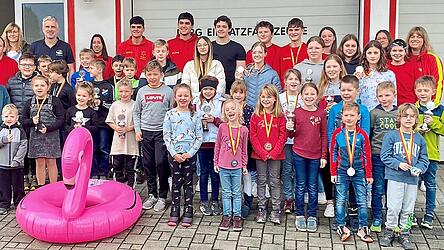 Die erfolgreichen Teilnehmer an der DLRG-Vereinsmeisterschaft.