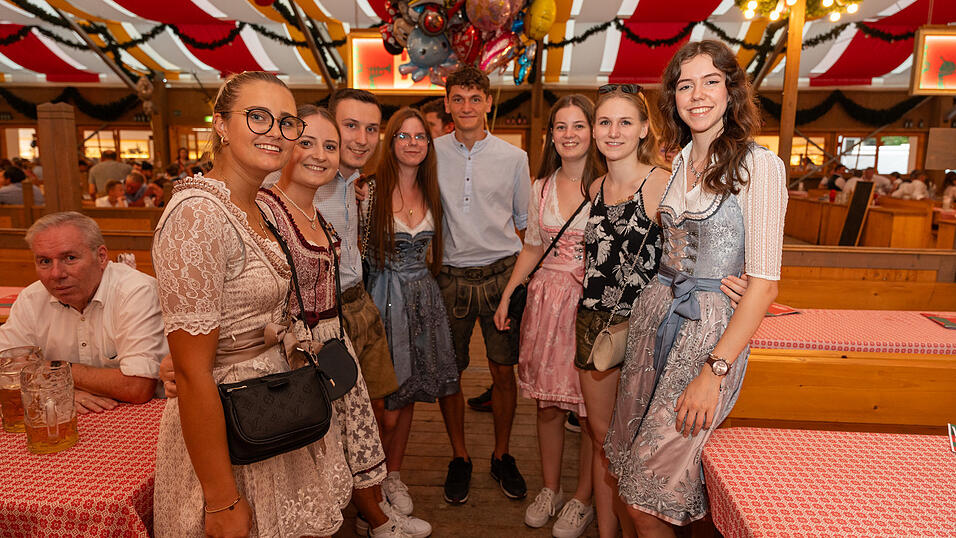 Die Partybilder vom Montag, 21. August 2023, aus dem Festzelt Krönner. Die Partybilder vom Montag, 21. August 2023, aus dem Festzelt Krönner.