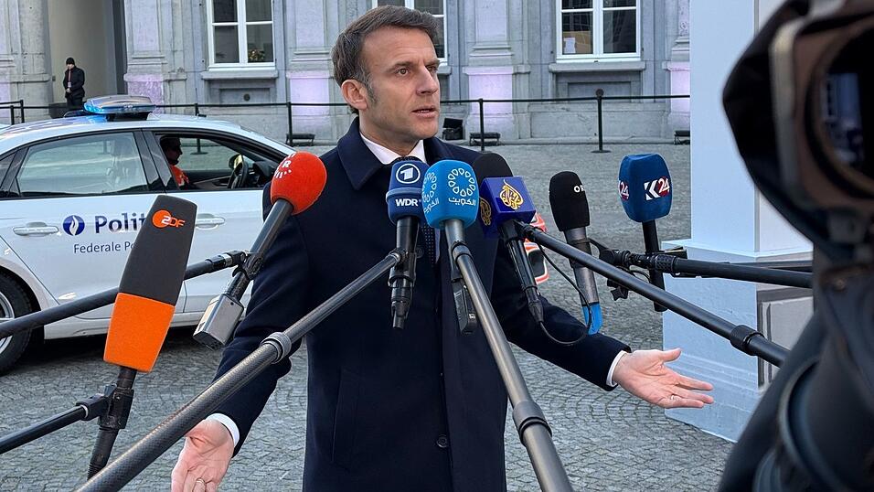 Frankreichs Pr&auml;sident Macron wirbt f&uuml;r Entschlossenheit und Zusammenhalt aufseiten der EU.