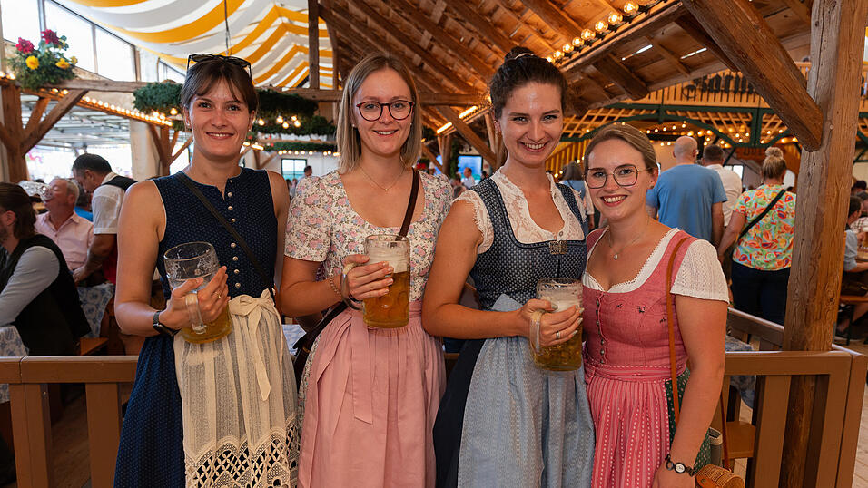 Die Partybilder vom Donnerstag, 17. August 2023, aus dem Festzelt Nothaft. Die Partybilder vom Donnerstag, 17. August 2023, aus dem Festzelt Nothaft.
