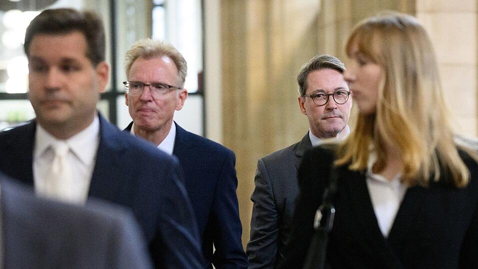 Die Staatsanwaltschaft wirft Gerhard Schulz sowie Ex-Verkehrsminister Andreas Scheuer vor, vor dem Maut-Untersuchungsausschuss des Bundestags gelogen zu haben. Die Staatsanwaltschaft wirft Gerhard Schulz sowie Ex-Verkehrsminister Andreas Scheuer vor, vor dem Maut-Untersuchungsausschuss des Bundestags gelogen zu haben.