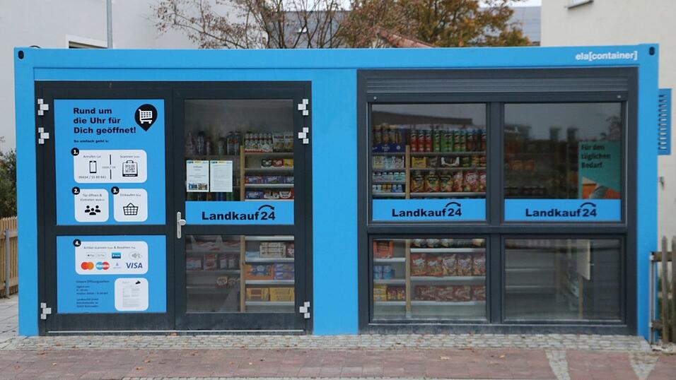 Etwa 550 Produkte stehen im neuen Einkaufscontainer an der Landshuter Stra&szlig;e zur Auswahl.