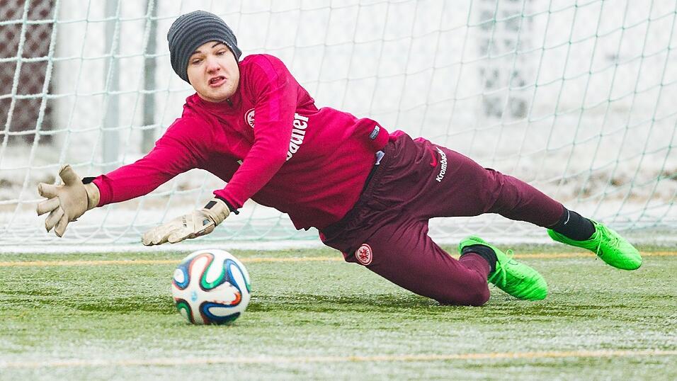Marius Herzig aus dem Deggendorfer Nachwuchs steht inzwischen bei Eintracht Frankfurt zwischen den Pfosten.