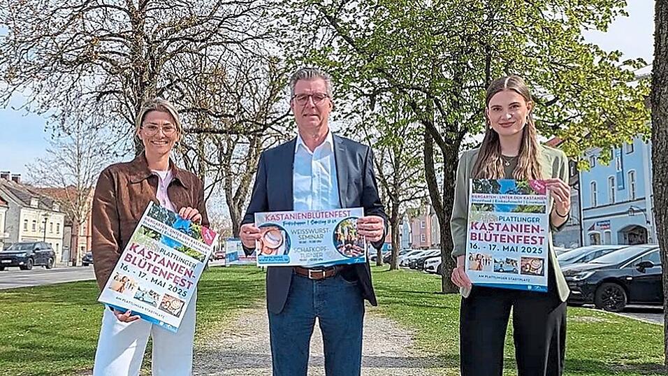 Bürgermeister Hans Schmalhofer, Kathrin Tost (l.) und Veronika Hirschenauer vom Kulturamt bei der ersten Vorstellung des Konzepts des Kastanienblütenfests vor wenigen Wochen. Bürgermeister Hans Schmalhofer, Kathrin Tost (l.) und Veronika Hirschenauer vom Kulturamt bei der ersten Vorstellung des Konzepts des Kastanienblütenfests vor wenigen Wochen.