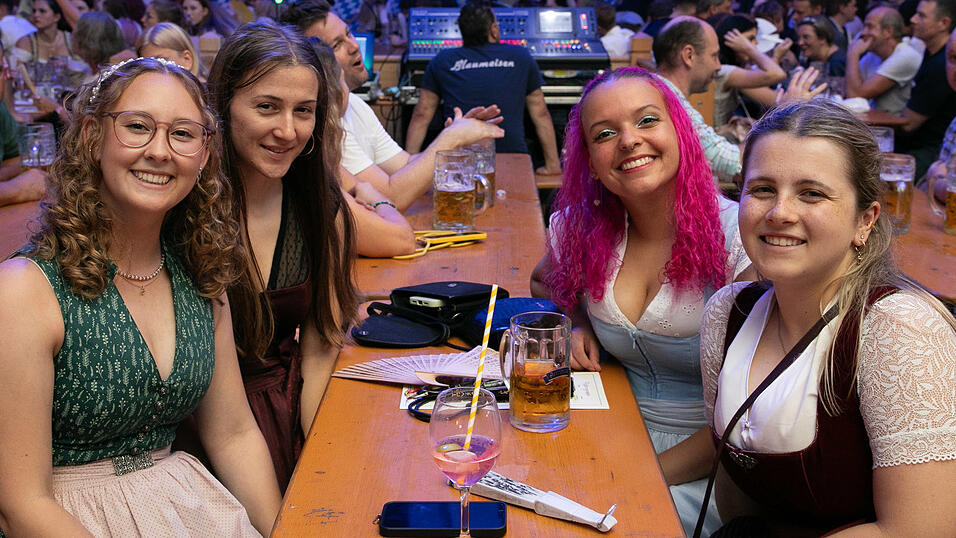 Die Partybilder vom Donnerstag, 14. August, aus dem Festzelt Reisinger. Die Partybilder vom Donnerstag, 14. August, aus dem Festzelt Reisinger.