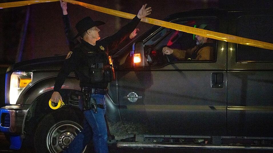 Mehrere Menschen sind tot. Mehrere Menschen sind tot.