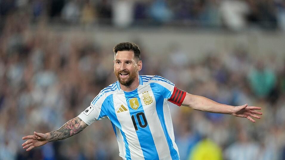 Lionel Messi l&auml;sst seine WM-Teilnahme bislang offen. (Archivbild)