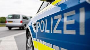 Mehrere Polizeistreifen waren nötig, um den Fahrer zu stoppen. (Symbolbild)