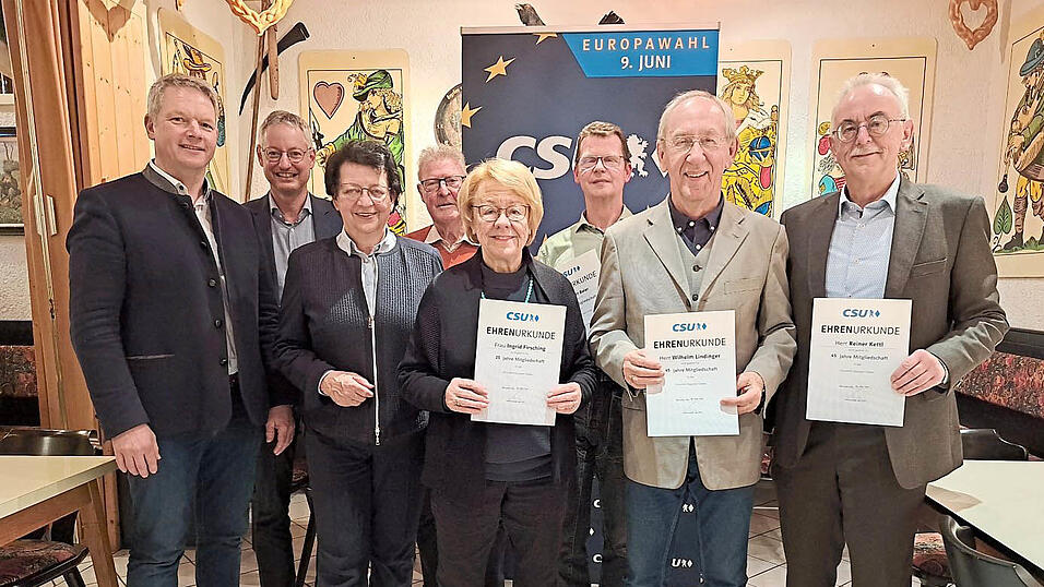 Bei der Jahresversammlung der CSU-S&uuml;d (v.l.): Franz Schreyer, Oberb&uuml;rgermeister Markus Pannermayr, Altb&uuml;rgermeisterin Maria Stelzl, Harro Messerschmitt, Ingrid Firsching, Kurt Baier, Wilhelm Lindinger und Reiner Kettl.