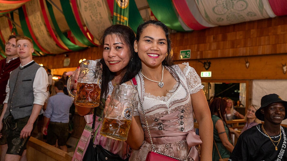 Die Partybilder vom Freitag, 9. August 2024, aus dem Festzelt Weckmann. Die Partybilder vom Freitag, 9. August 2024, aus dem Festzelt Weckmann.