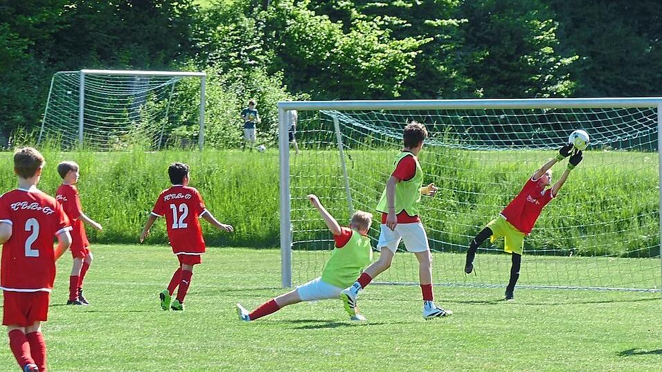 Herrliche Spielszenen mit gro&szlig;artiger Torh&uuml;terleistung.