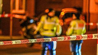 Ein Zeuge findet einen schwer verletzten Mann in Stuttgart - danach läuft ein Großeinsatz. Ein Zeuge findet einen schwer verletzten Mann in Stuttgart - danach läuft ein Großeinsatz.