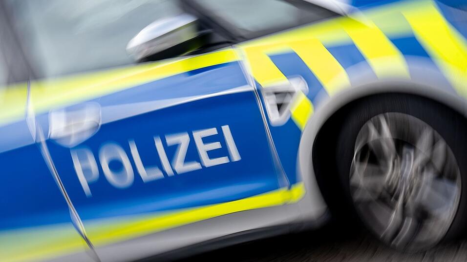 Die Polizei umstellte das Gebäude. (Symbolbild) Die Polizei umstellte das Gebäude. (Symbolbild)