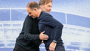 Jürgen Klopp und Oliver Mintzlaff müssen eine Einigung zum Red-Bull-Vertrag des Trainers finden. (Archivbild). Jürgen Klopp und Oliver Mintzlaff müssen eine Einigung zum Red-Bull-Vertrag des Trainers finden. (Archivbild).